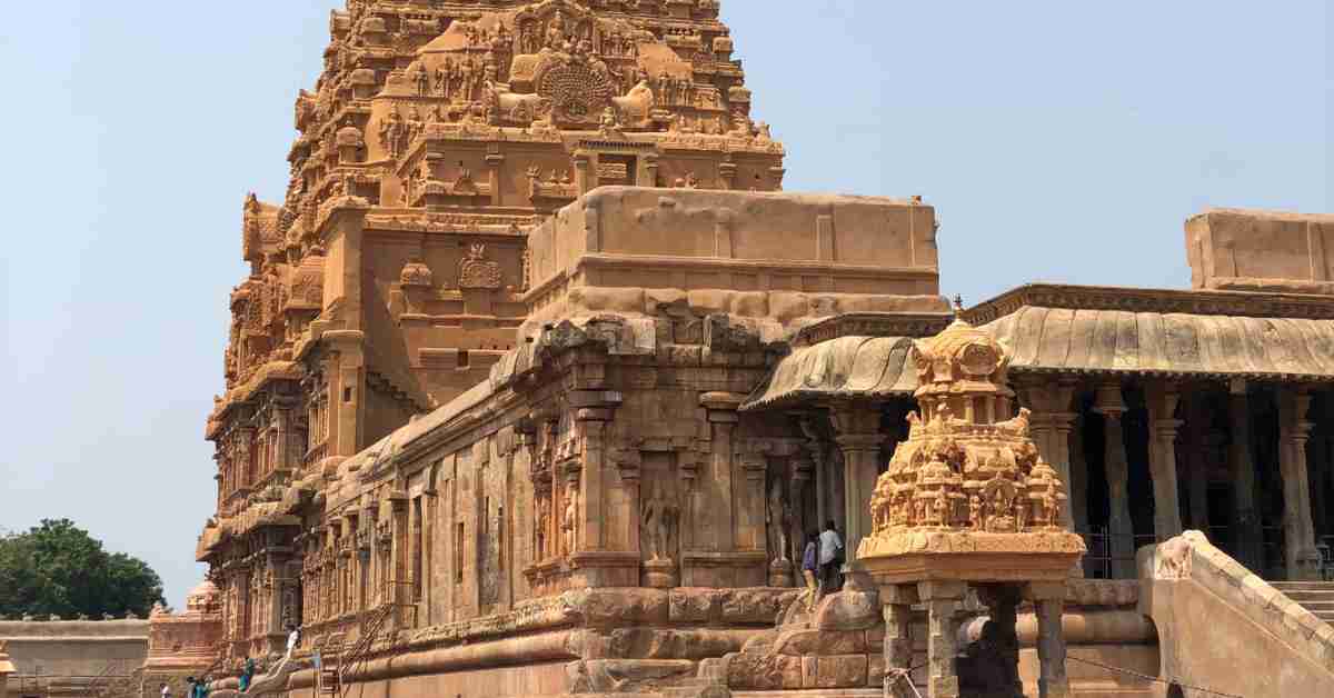 famous monument of tamil nadu - Brihadeeswarar Temple, Thanjavur